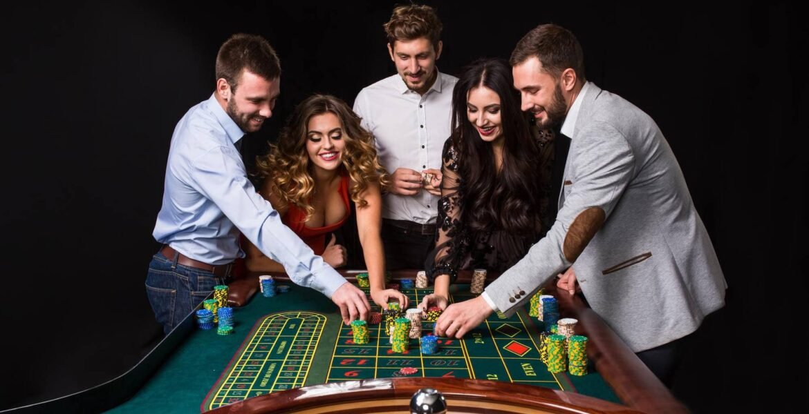 Antarmuka aplikasi pompa 77 di layar ponsel Android menunjukkan menu sportsbook dan kasino